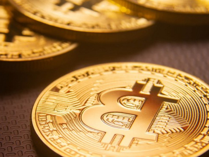 Le bitcoin franchit la barre symbolique des 15.000 dollars